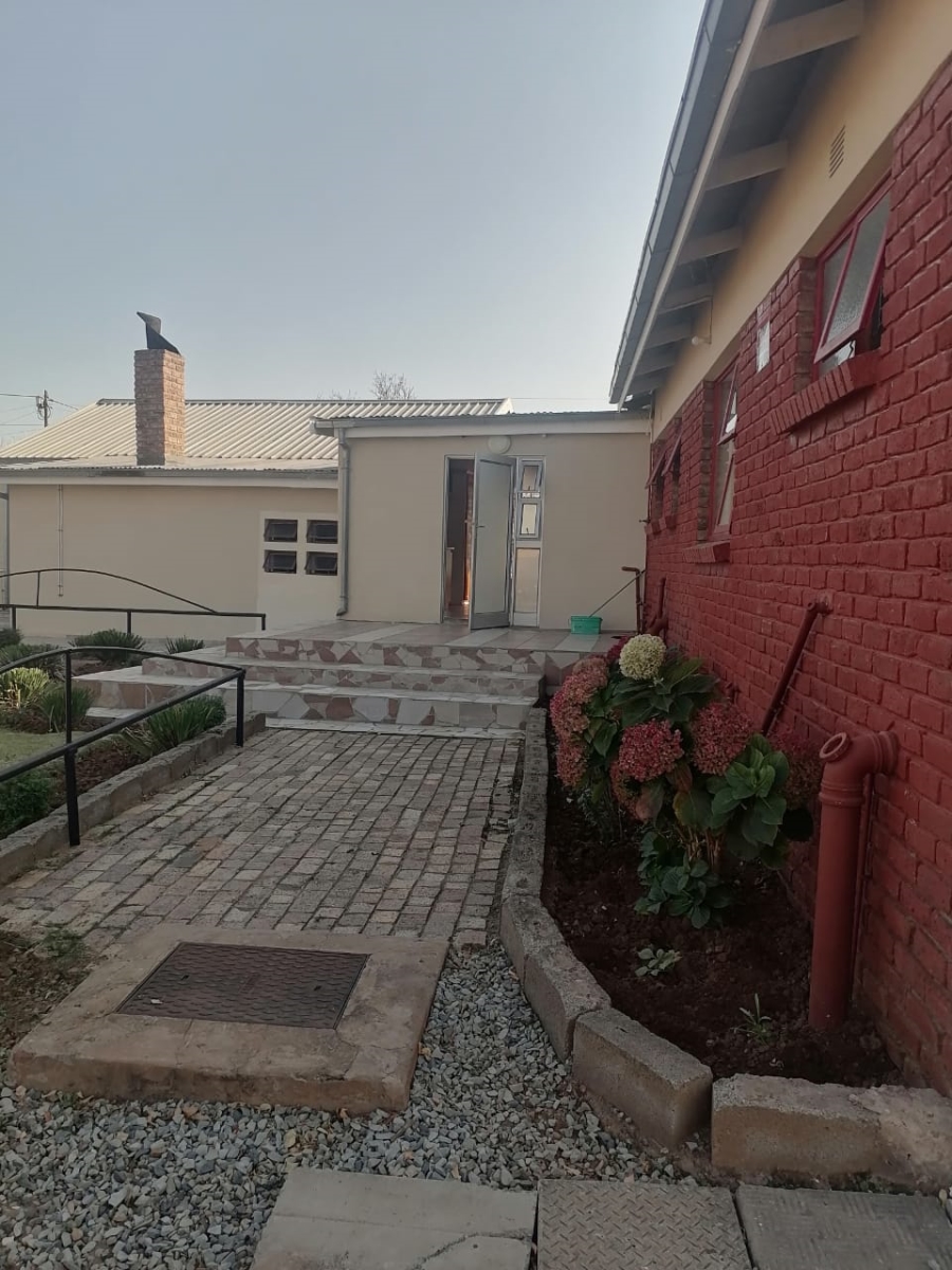 To Let 3 Bedroom Property for Rent in Madeira Park Eastern Cape